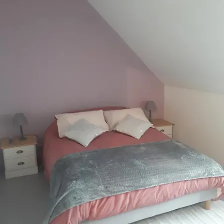 Gite 6 Personnes Au Coeur Du Cezallier Casa de Férias *